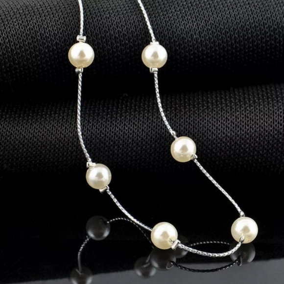Elegant Pearl Single Strand Necklace - Picture 6 of 7